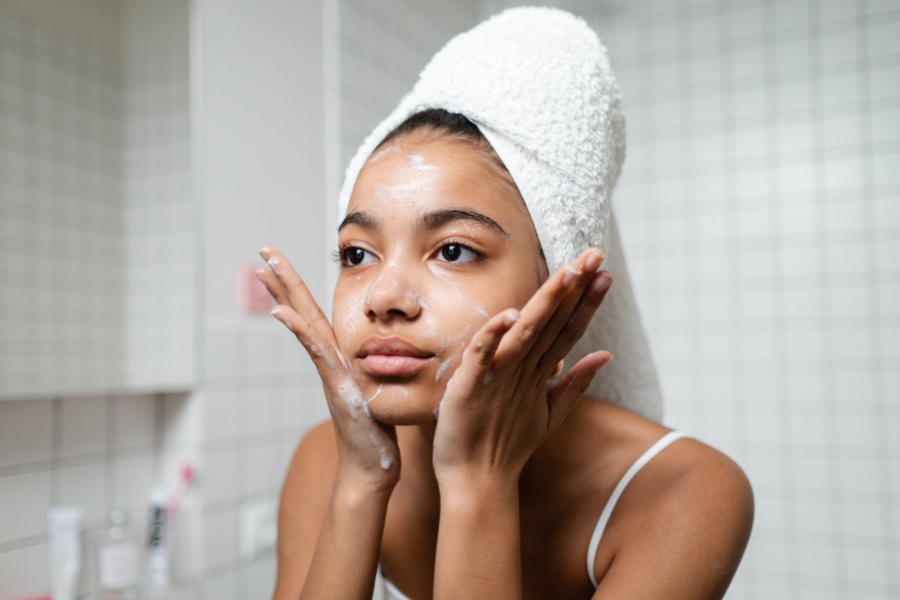 washing face acne scars
